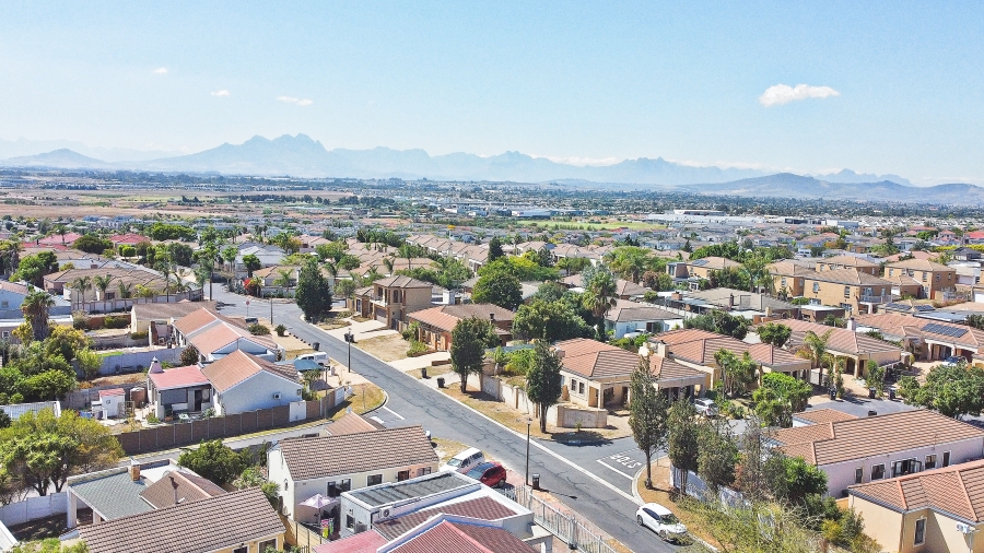 2 Bedroom Property for Sale in Uitzicht Western Cape